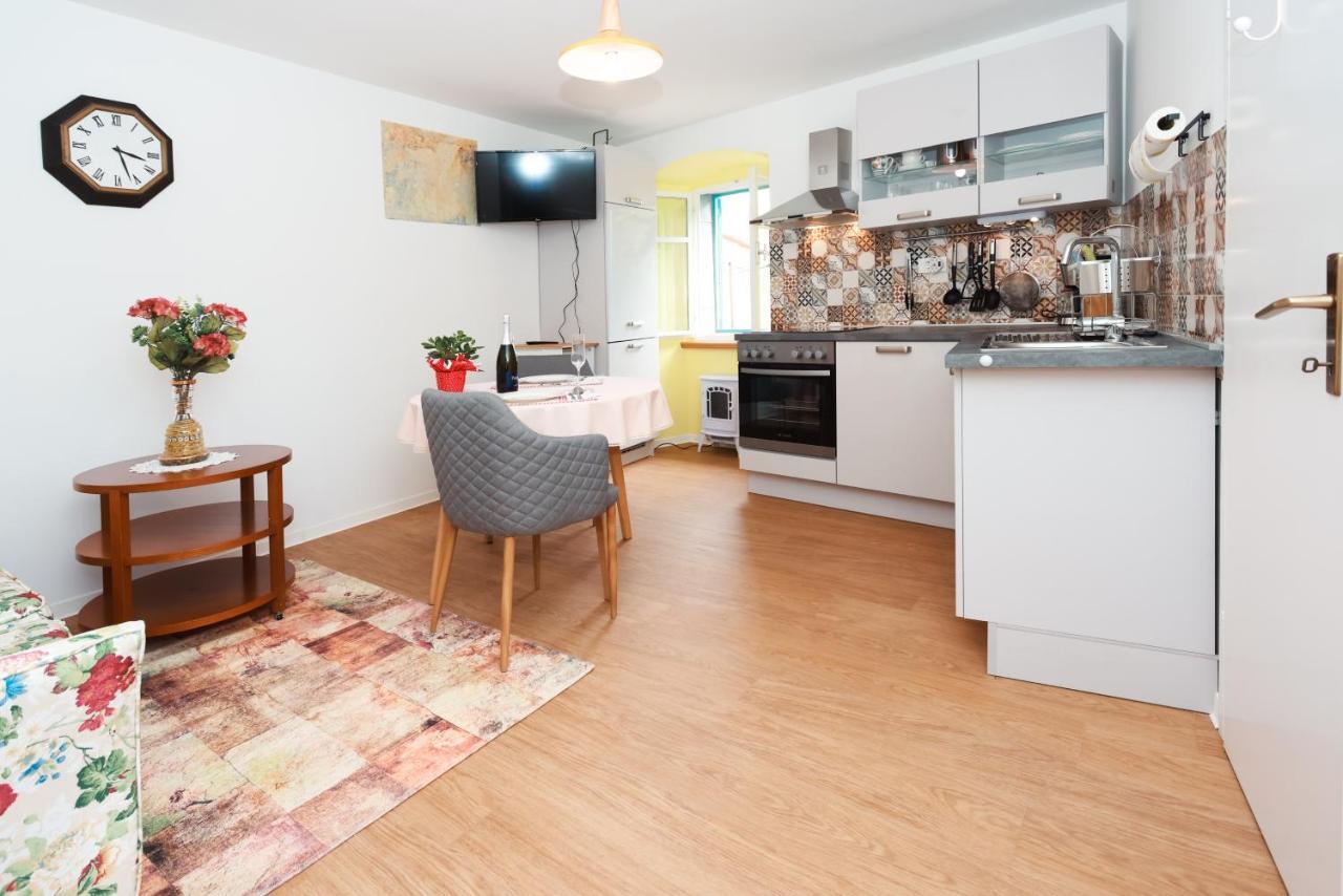 Apartmani Nad Voltun คาสตาฟ ภายนอก รูปภาพ